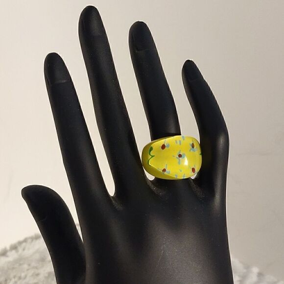 Lucite Yellow Bubble Ring - Picture 6 of 6
